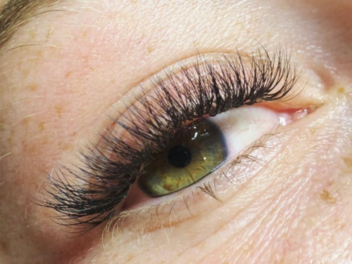 How To Remove Eyelashes At Home?