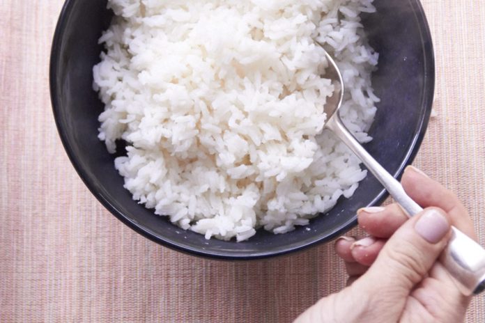 How to cook rice on stove?