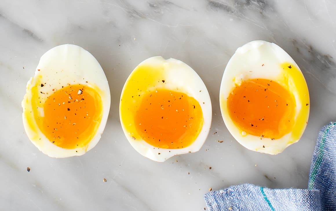 Идеальное яйцо. Яйца всмятку. Soft boiled Eggs. Идеальные яйца всмятку. Перепелиные яйца всмятку.